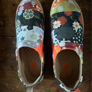 UIN Hanna Toledo Women’s EU 38
 Comfort, Stylish Canvas Shoes.Flowers,Slip Ons